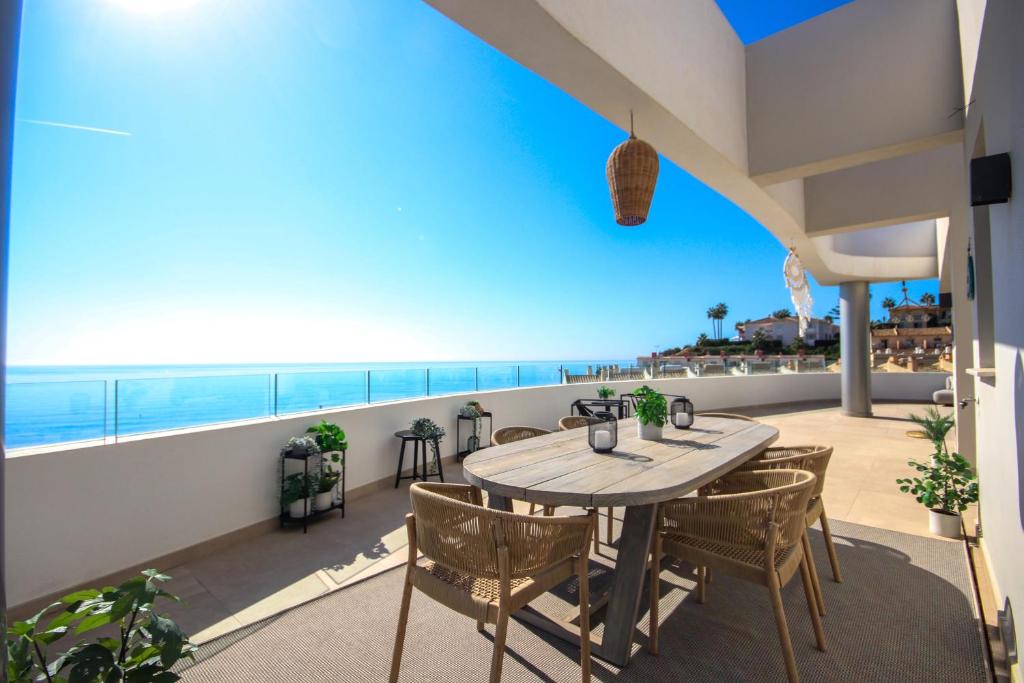 Penthouse, Amazing Sea Views, Plunge Pool and BBQ - 4