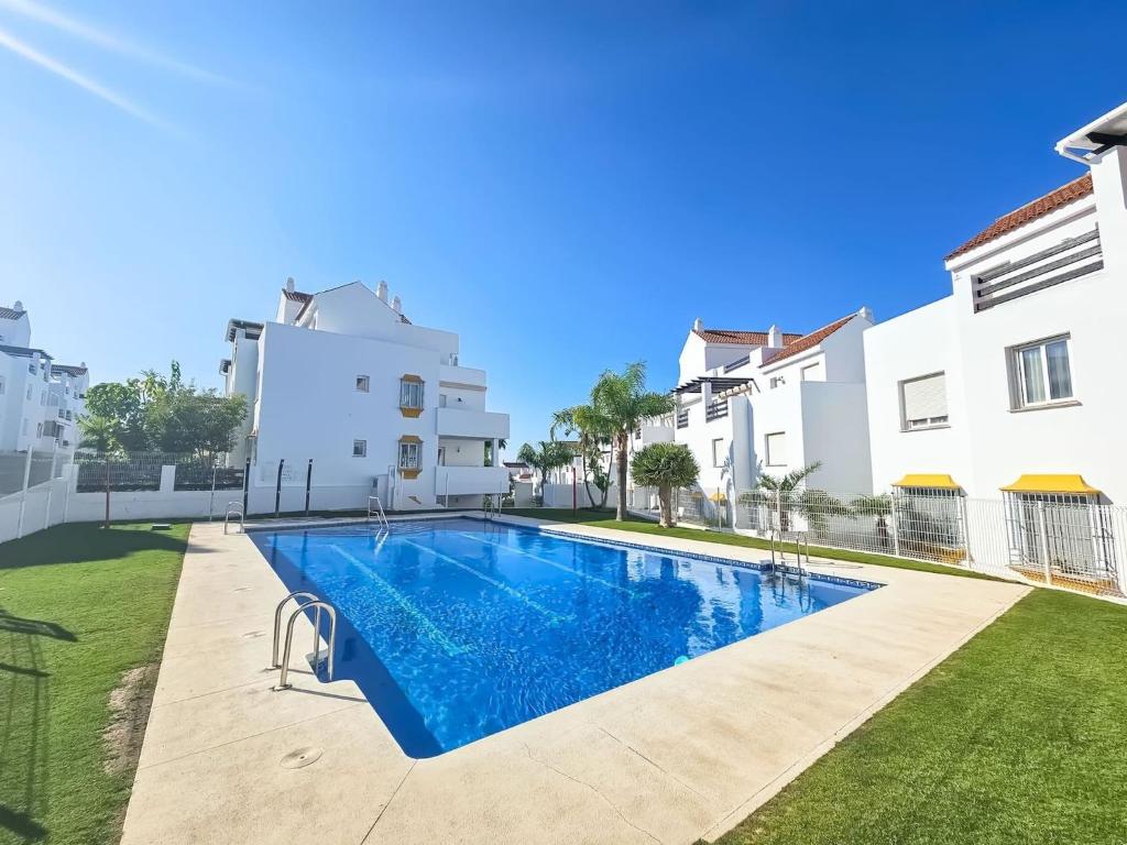 Apt with views over Valle Romano Golf Estepona - 1