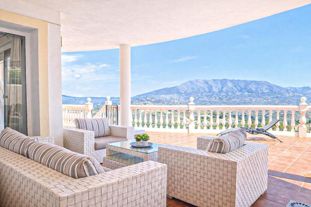 Villa with private pool near La Cala Golf Resort - 4