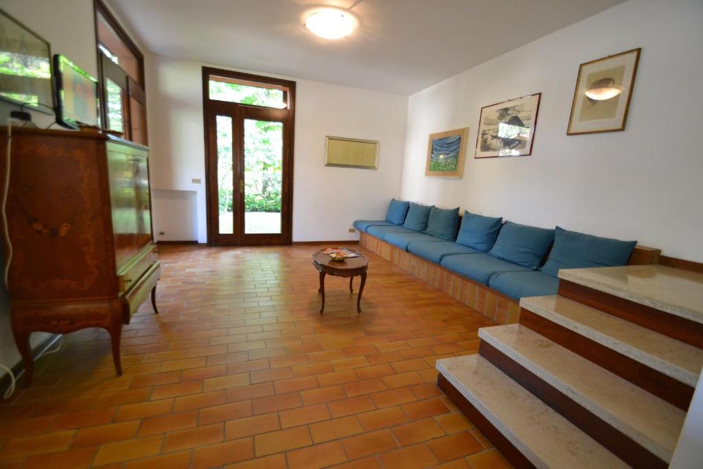 Spacious villa by the beach - 1