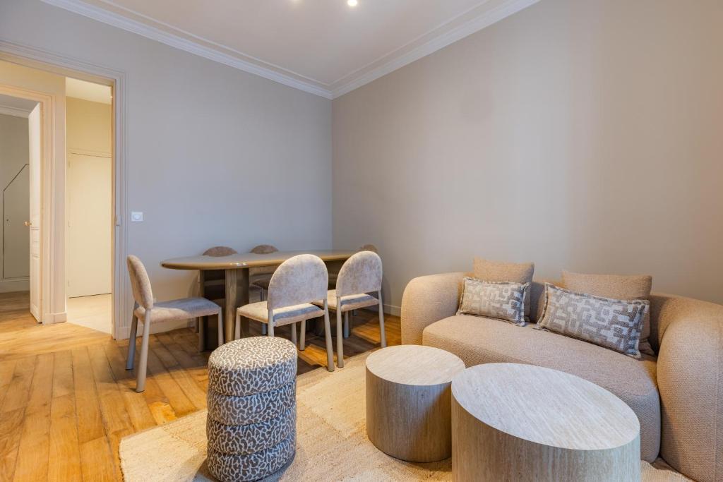 Elegant 3-Bedroom Apartment in the Heart of Historic Paris - 1