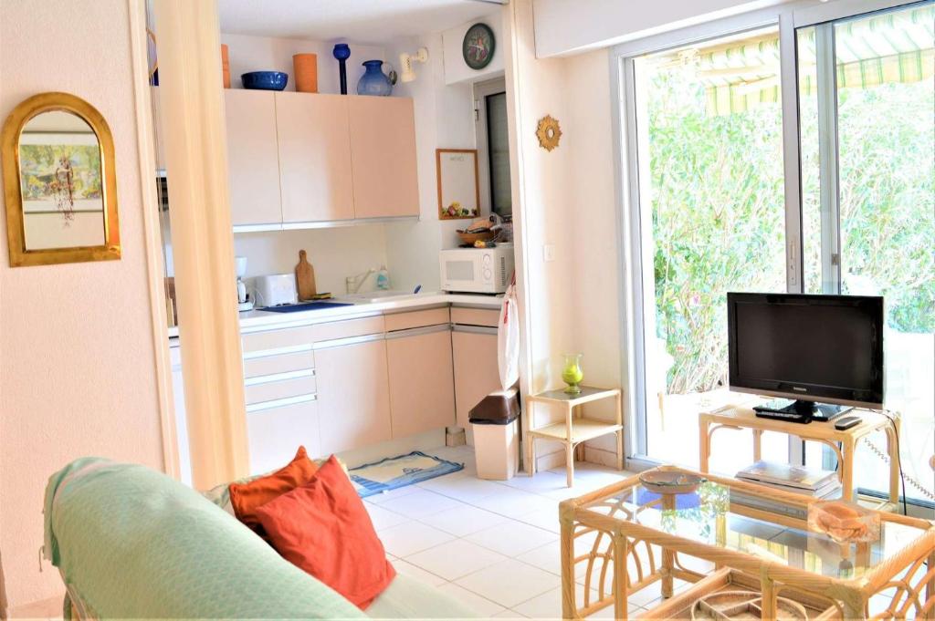 CA080-015 APPARTEMENT 3 PIÈCES - 5 personnes À CAVALAIRE SUR MER - 4