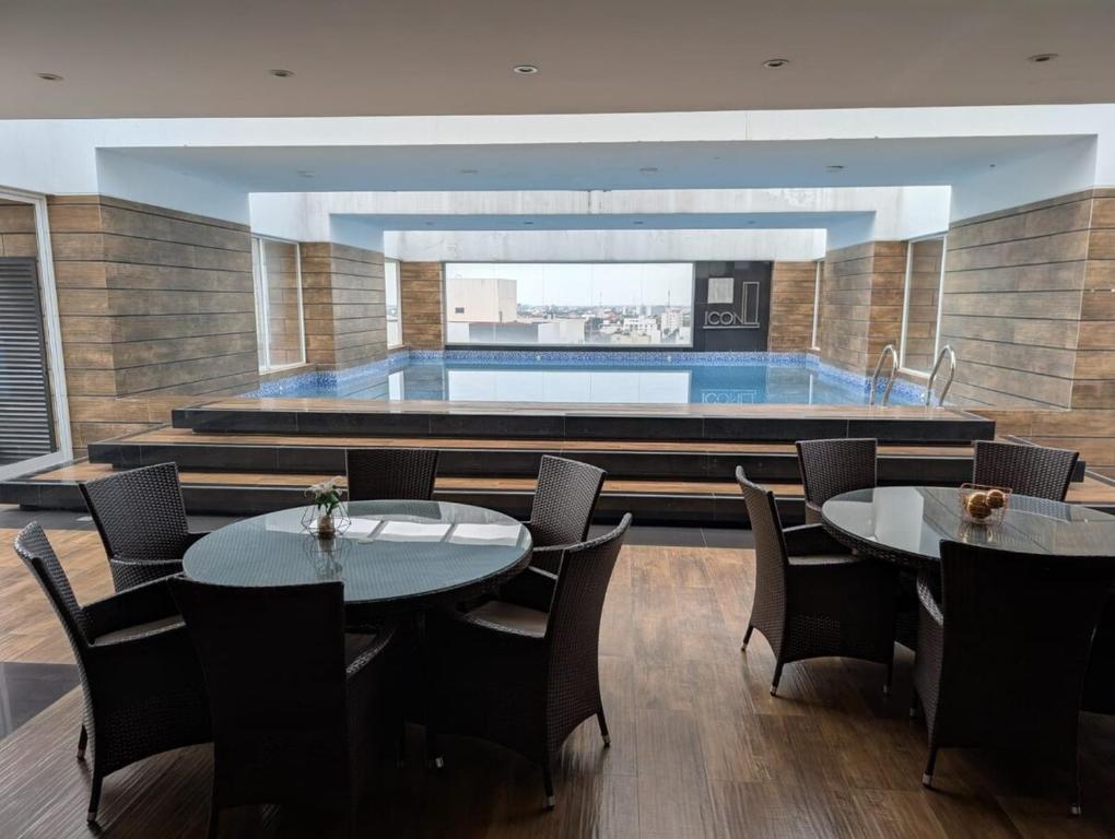 Bright, Modern & Spacious 1 Bedroom Apartment - 2