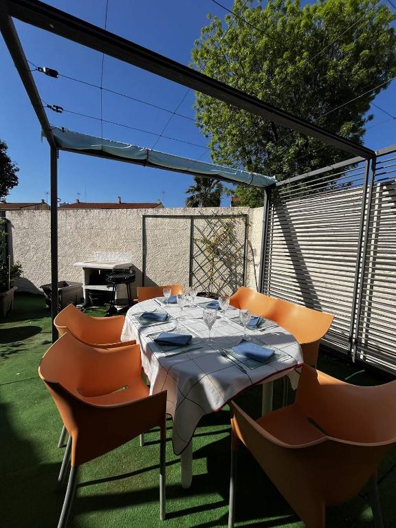 Maison de vacances moderne et pratique : WiFi, clim, parking et cour privée - 2