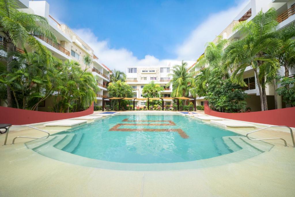 Modern 2 Bedroom Condo with Pool, BBQ & Gym - Solana At Sabbia Condos - 1