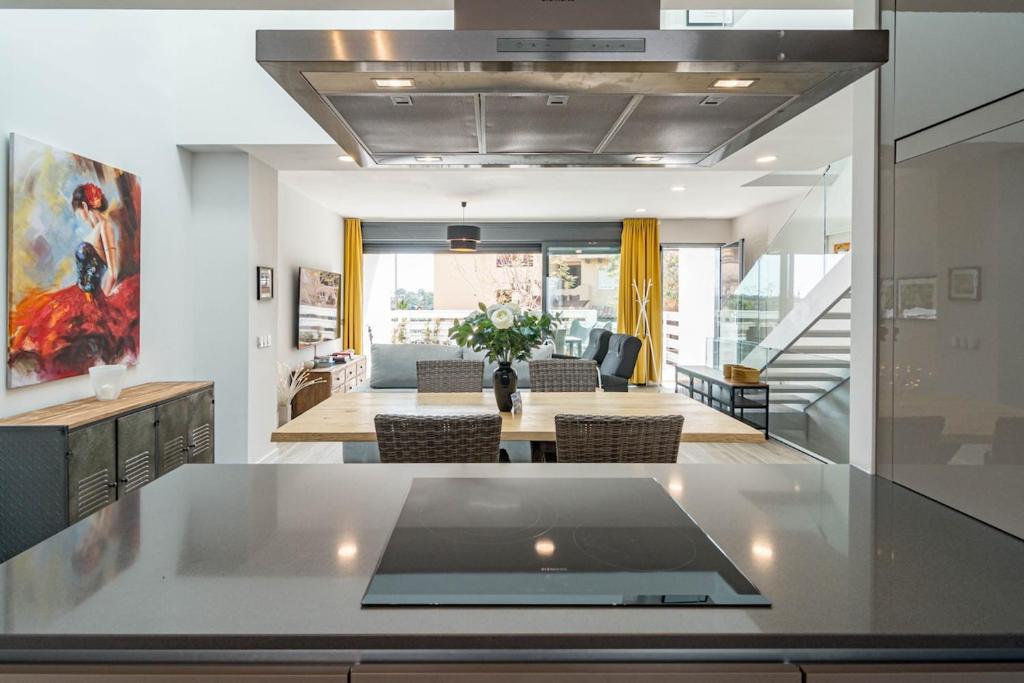 LMT46 - Modern Style Spacious Townhouse - 3