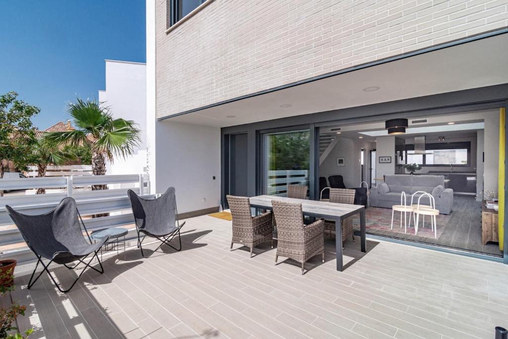LMT46 - Modern Style Spacious Townhouse - 4