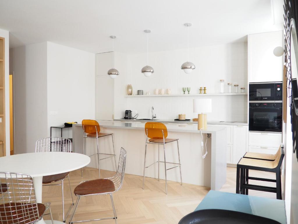Beautiful bright apartment near Champs Elysées - 3