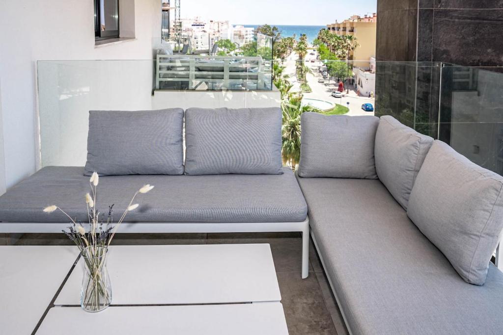 INF4.5P- modern 3 bed city apartment next to beach - 2