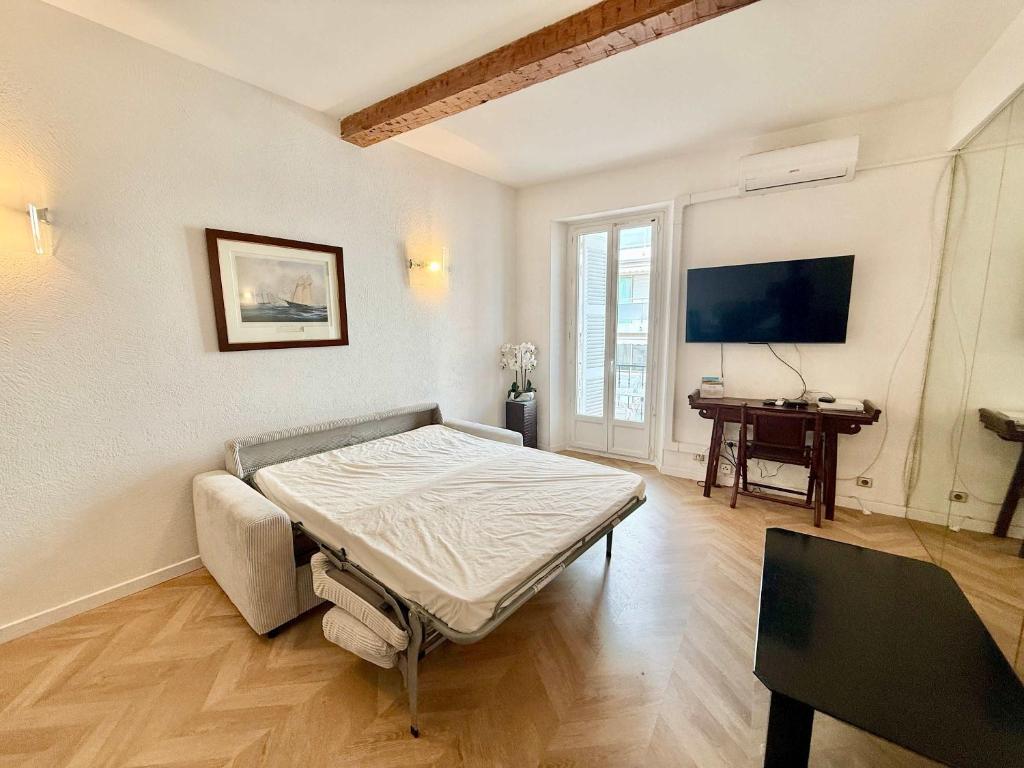 A025-Appartement 2 chambres - carré d'Or-hyper centre Cannes - 5