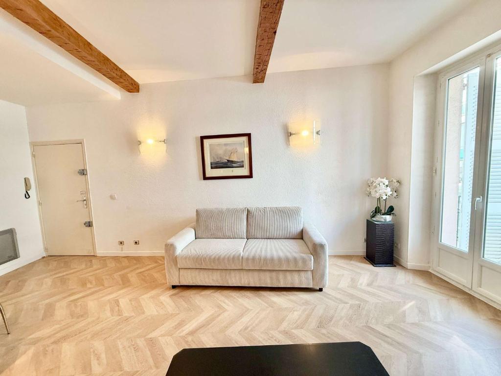 A025-Appartement 2 chambres - carré d'Or-hyper centre Cannes - 4