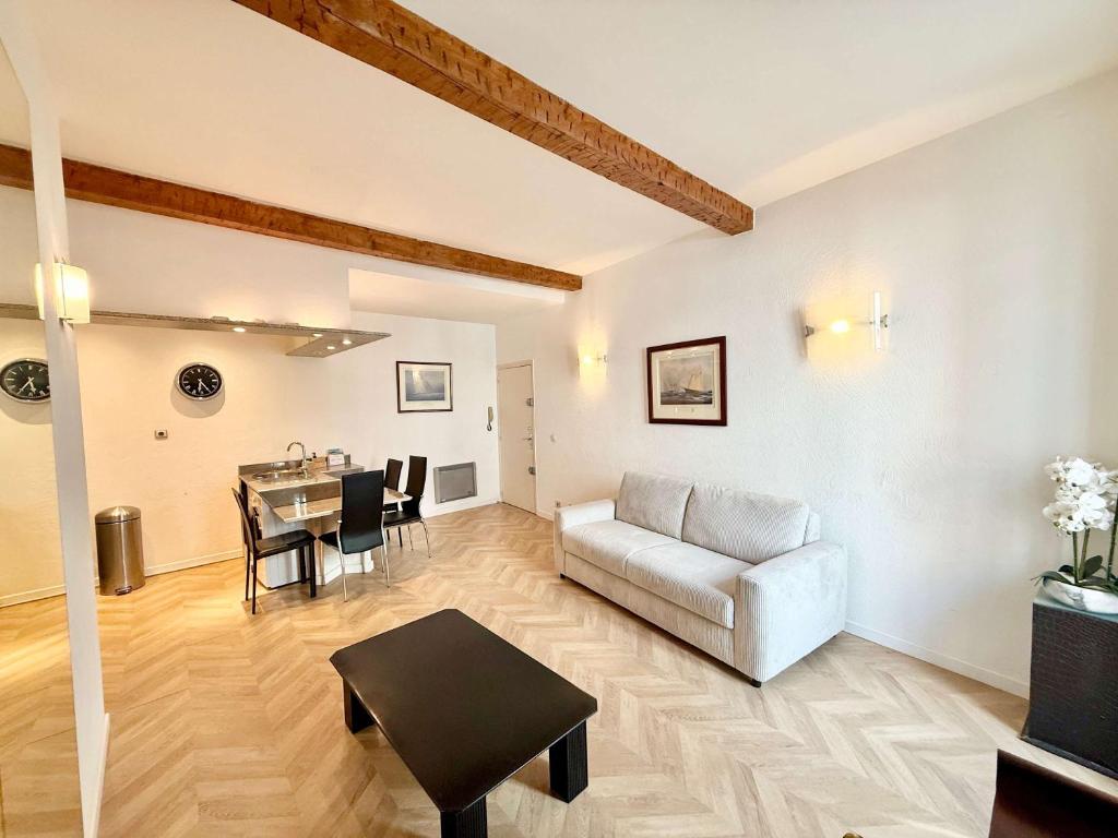 A025-Appartement 2 chambres - carré d'Or-hyper centre Cannes - 3