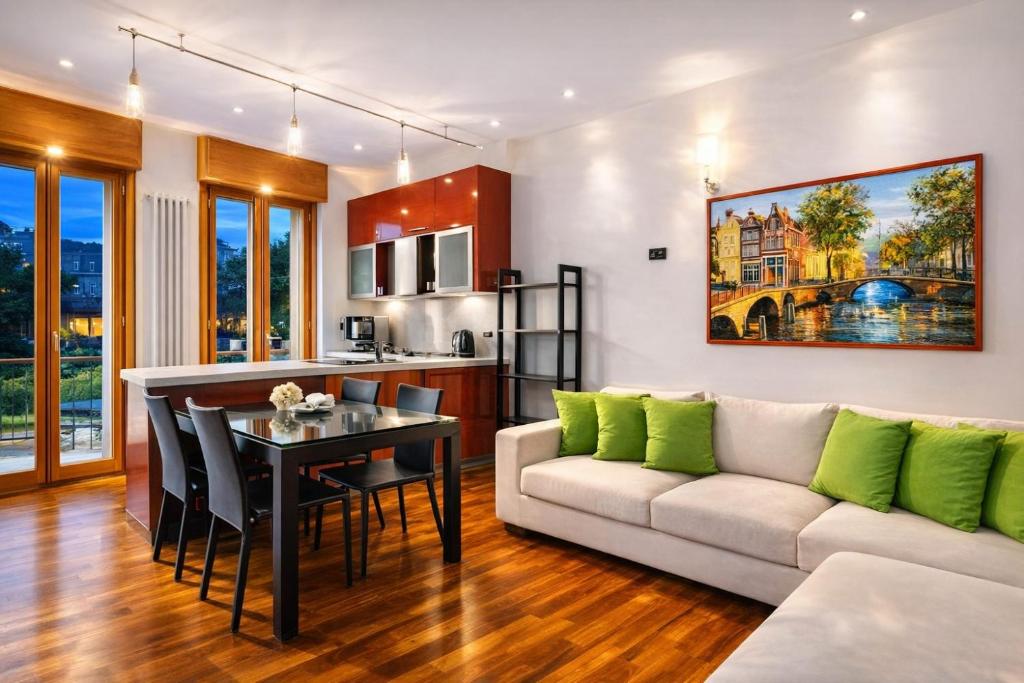 Modern Milan Apartment with Jacuzzi, Terrace and Private Garage - 4
