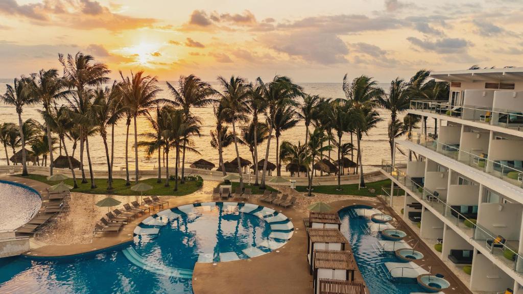 Iberostar Selection Riviera Cancun - All Inclusive — Swimming pool in Puerto Morelos, Quintana Roo
