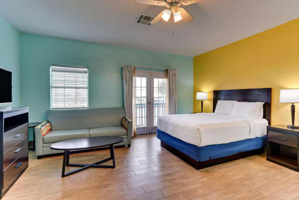 The Island Hotel Near Beach Port Aransas