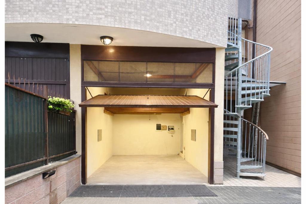Bed & Garage Apartment in Villa - 5