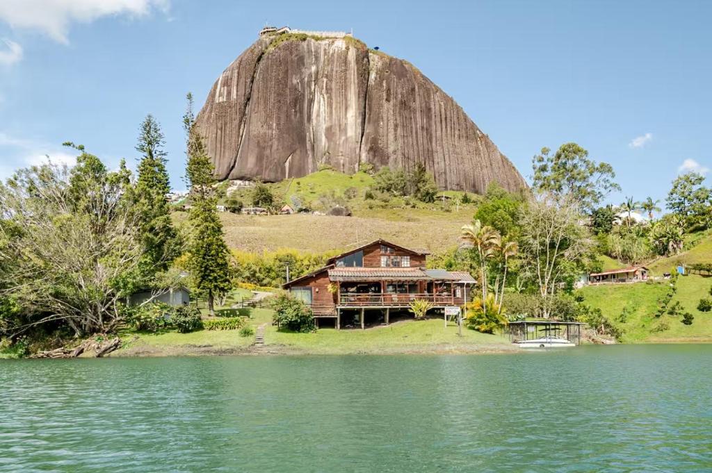 Guatape, Cabaña con Salida al Lago y vista a la Piedra - 2