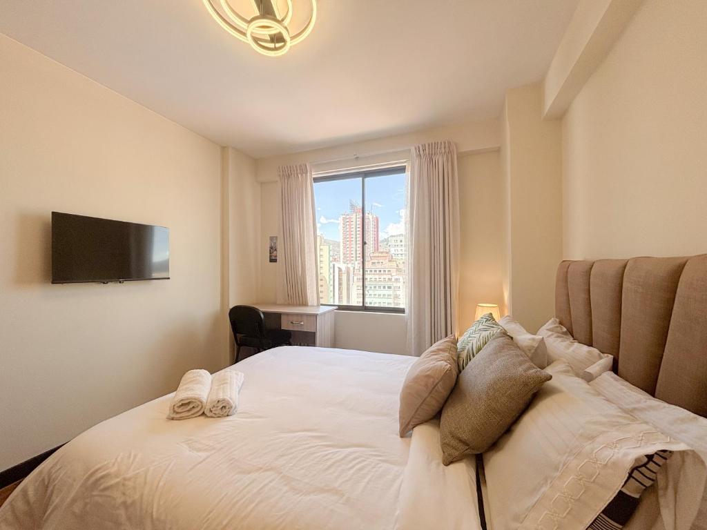 Sky Suites - Fantastic Sopocachi Retreat - City & Illimani Views - Prime Location - 4