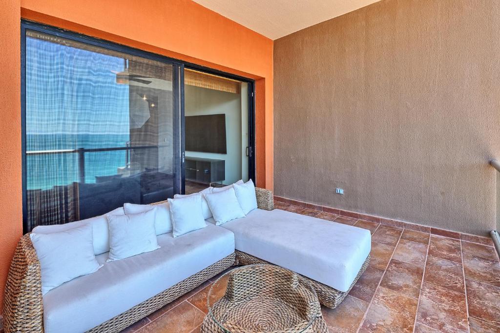 Las Palomas F-1402 Oceanfront Premium Condo - Sleeps 4 - 5
