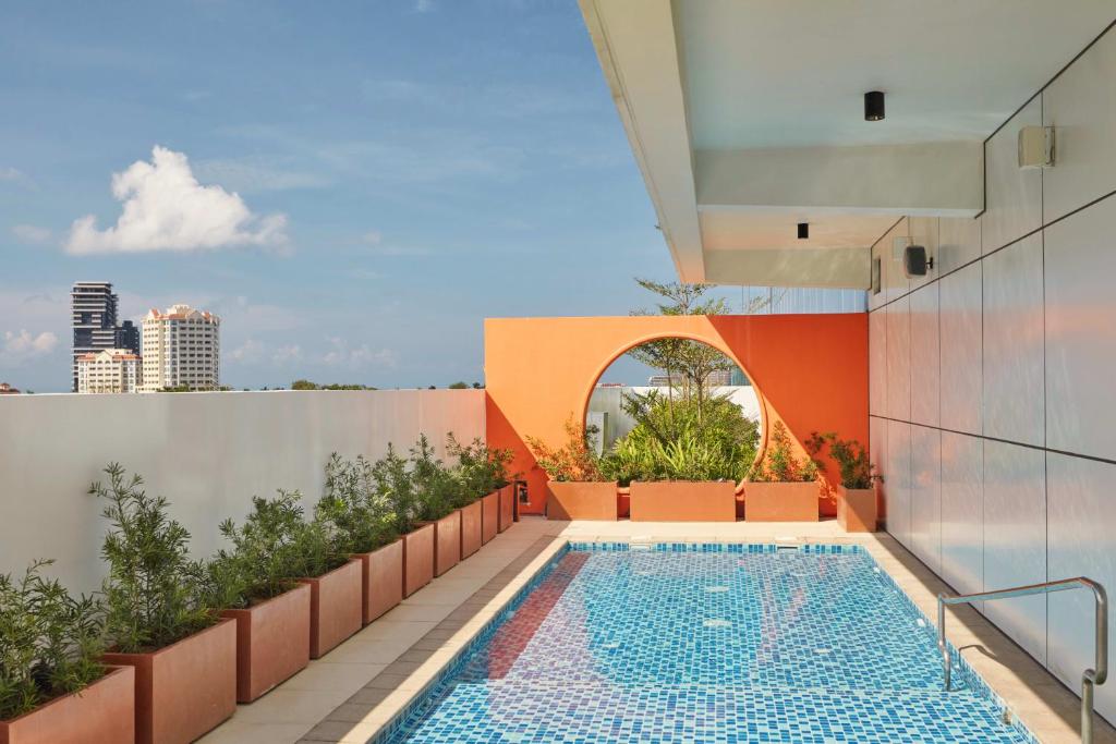 Swimming pool