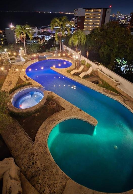 Hillside Villa with ocean views - 3