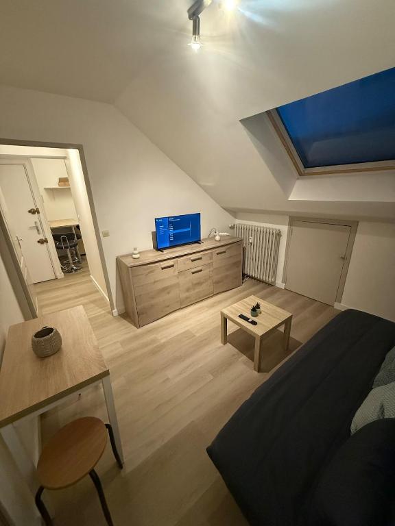 Renovated studio Place Saint-Sauveur, Caen city center - 1