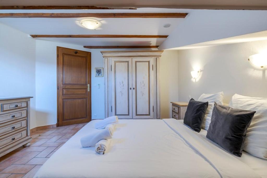 Two bed with a fantastic view in Antibes old town - 2