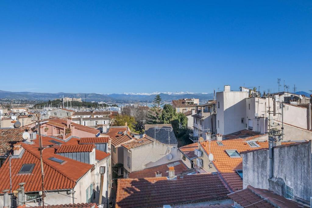 Two bed with a fantastic view in Antibes old town - 5