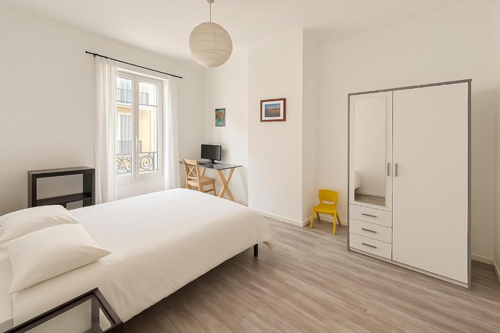 Large 1 bedroom apartment, balcony, very central Nice - 2
