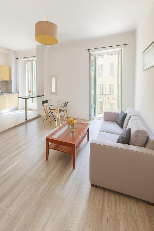 Large 1 bedroom apartment, balcony, very central Nice - 1