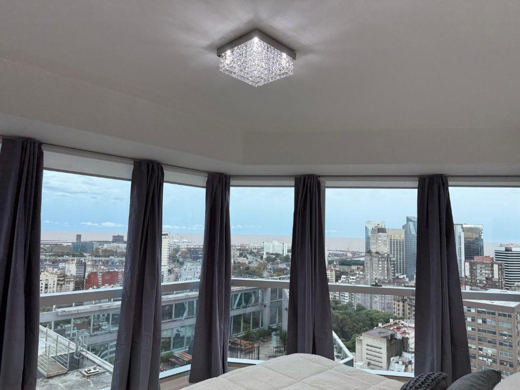 Departamento Premium en la famosa Torre Bellini, en el centro, con piscina, jacuzzi, gimnasio y vista increible a la ciudad de Buenos Aires, capacidad máxima 5 personas - 2