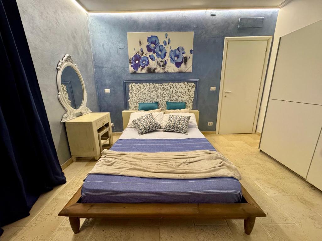 Room with private bathroom and terrace in villa - 1