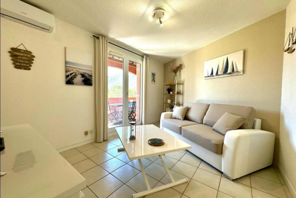 Logement lumineux avec terrasse et vue mer - 2