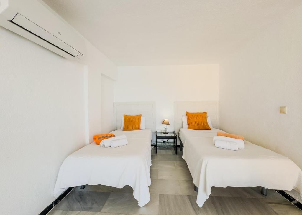 Skol 709 Duplex 1 Bedroom in Skol Marbella with Gibraltar and Sea Views - 5