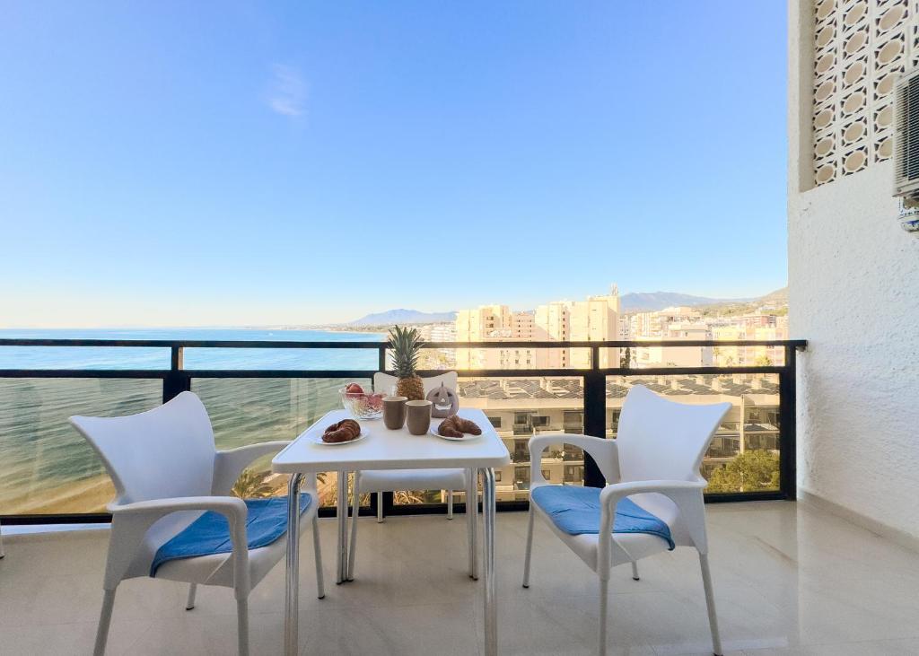 Skol 709 Duplex 1 Bedroom in Skol Marbella with Gibraltar and Sea Views - 2