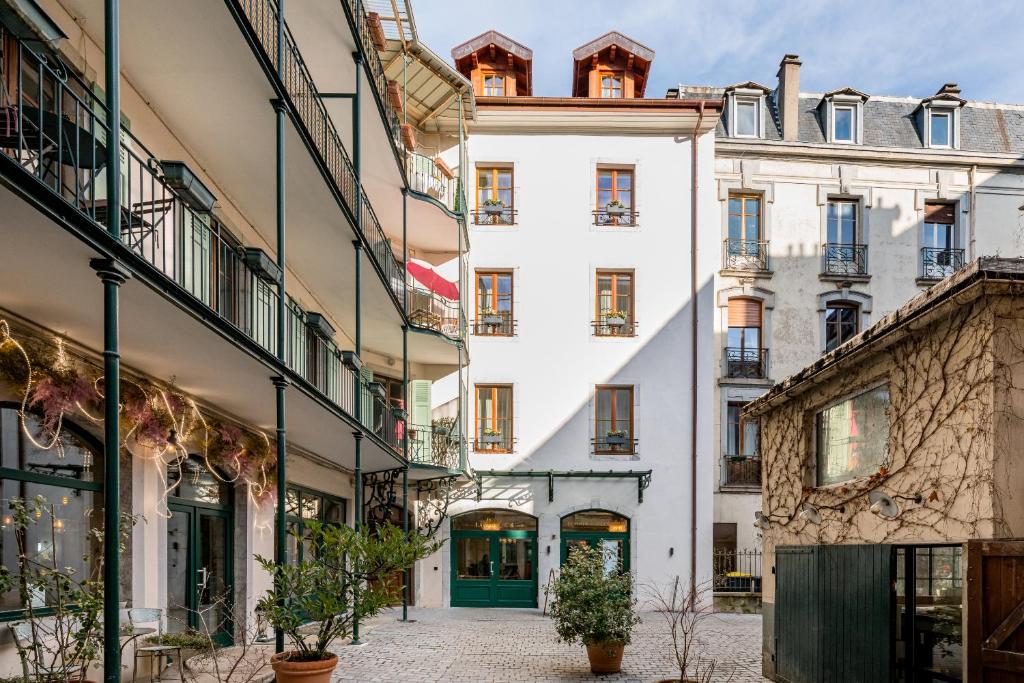 Hôtel La Cour du 6 - 3