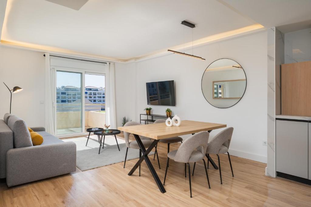 MARBELLA HOME RENTALS - Marina Banus, Puerto Banus, 2BR Renovated, pool & parking - 3