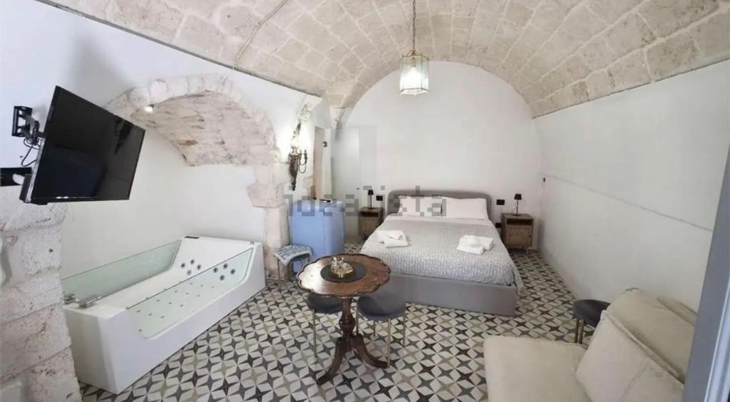 Luxe Studio with Jacuzzi, Ostuni Center - 2