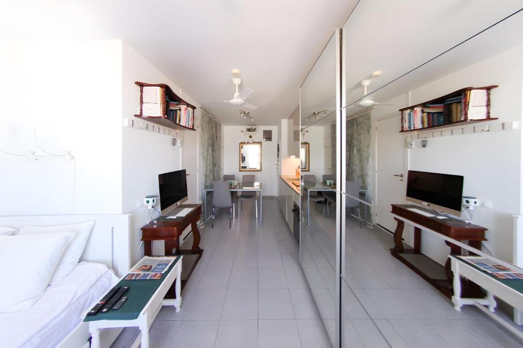 Interior Studio Serviced Apartment - 2