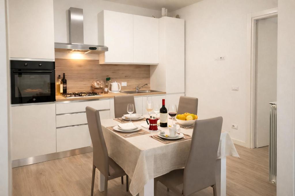 Steps from Santa Croce- Spacious with 2 bathrooms - 2