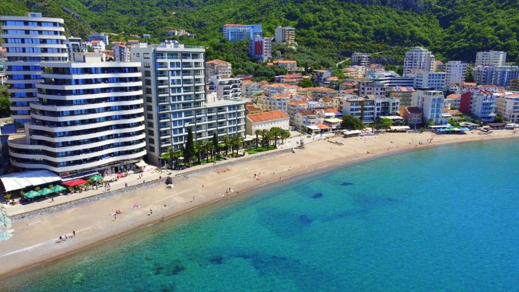 Azure Coast Deluxe Residence - Budva Seafront Living Suites - 4