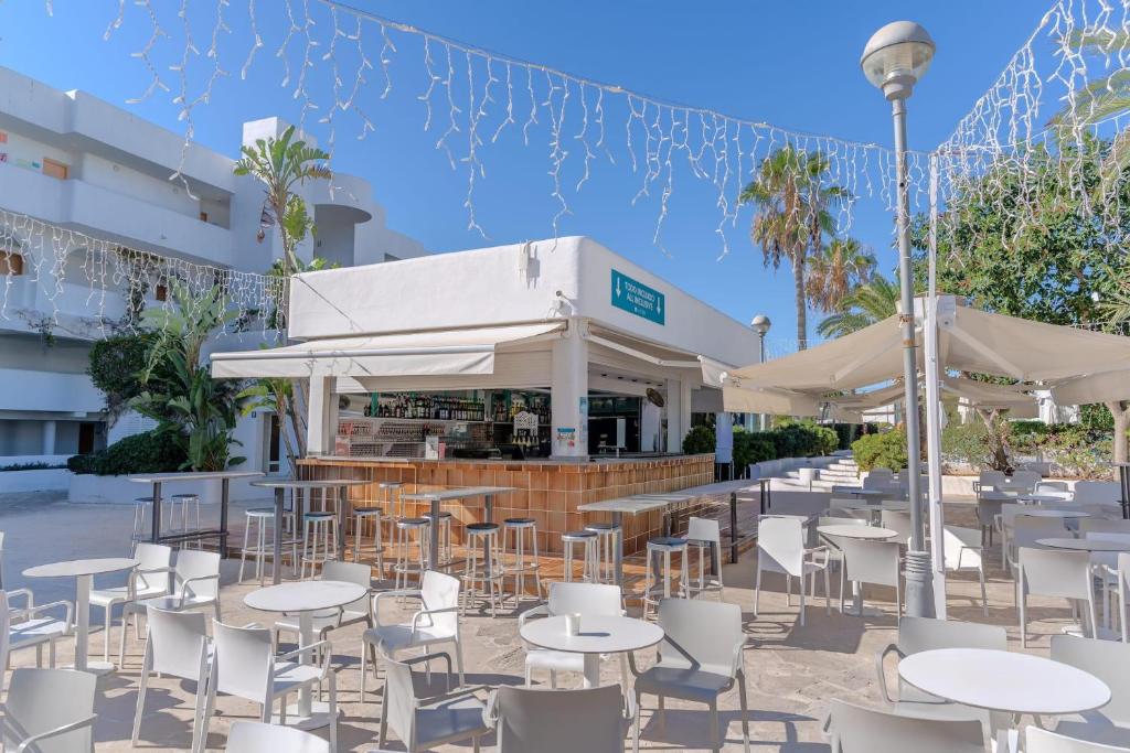 BLUESEA Ses Cases D’Or — Restaurant & bars in Cala d´Or, Balearic Islands