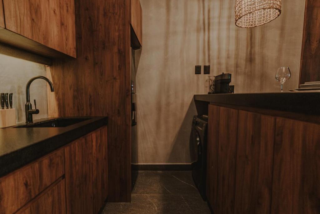 Private Jungle 1BR Retreat & Fast Wi-Fi - 3