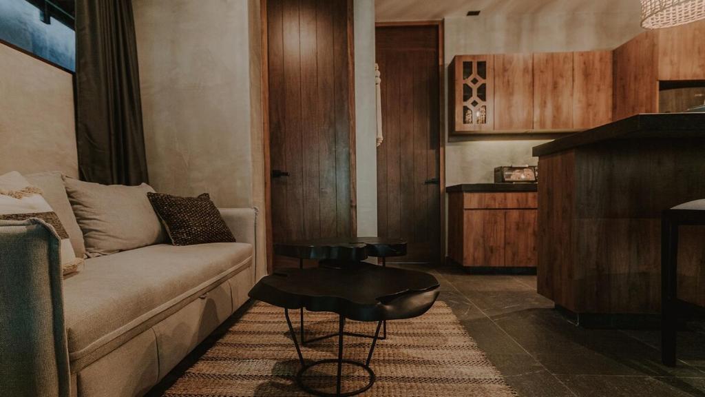 Private Jungle 1BR Retreat & Fast Wi-Fi - 4