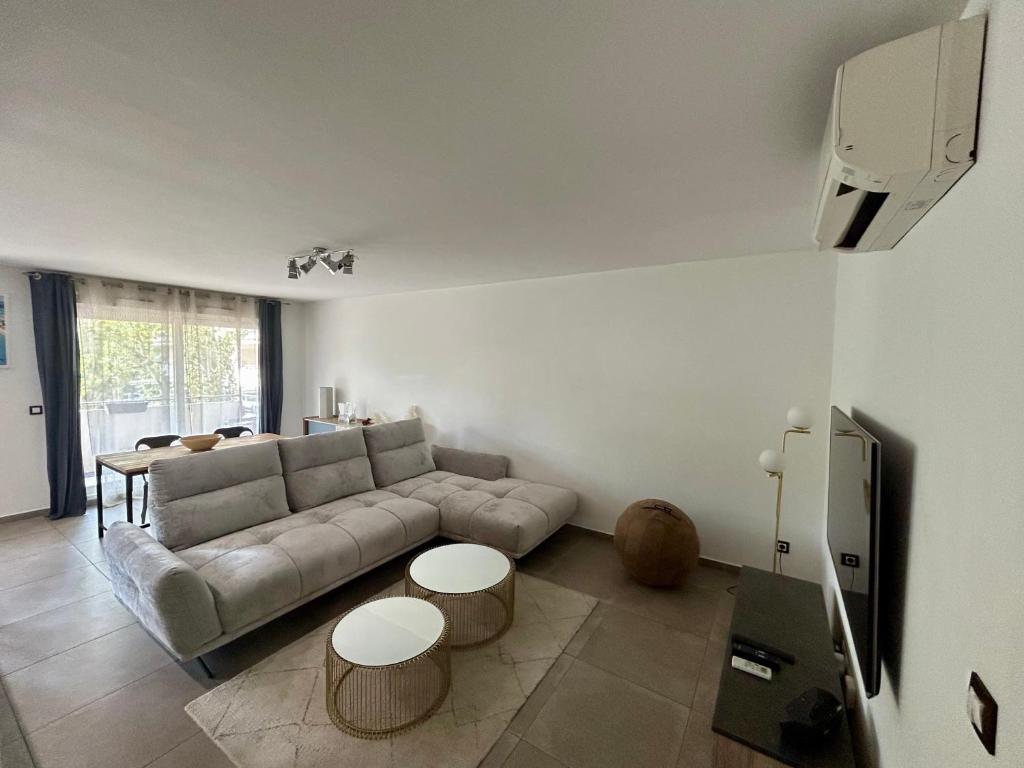Modern City Center apartment with parking! - 2
