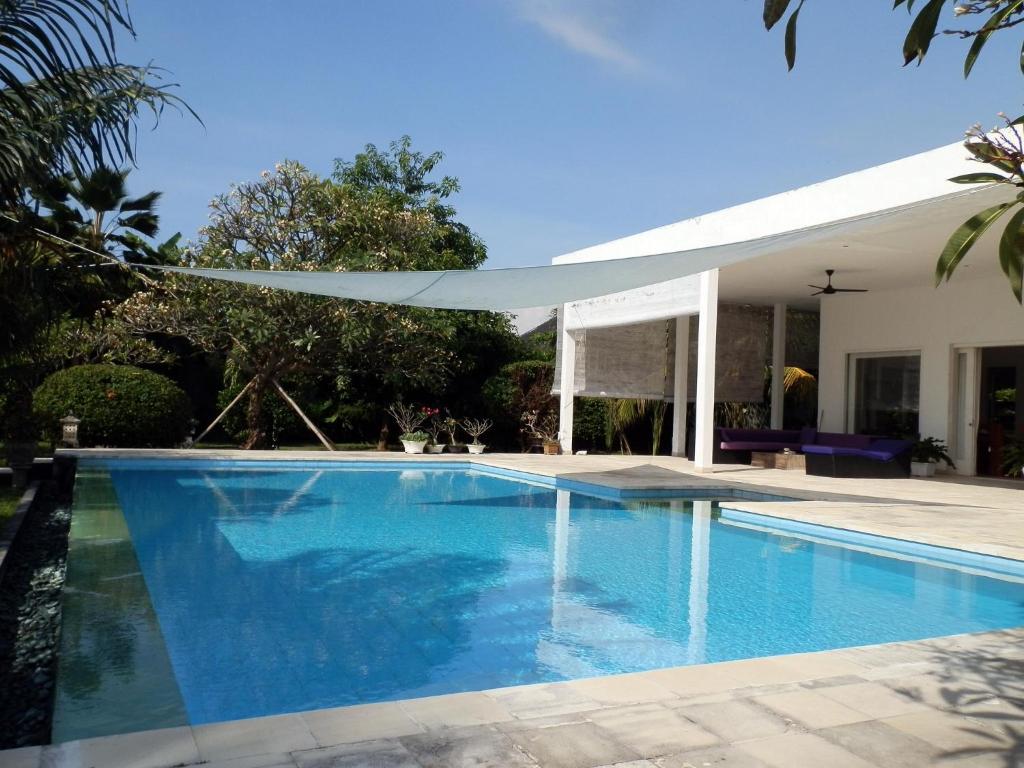 Cymopoleia Villa photo