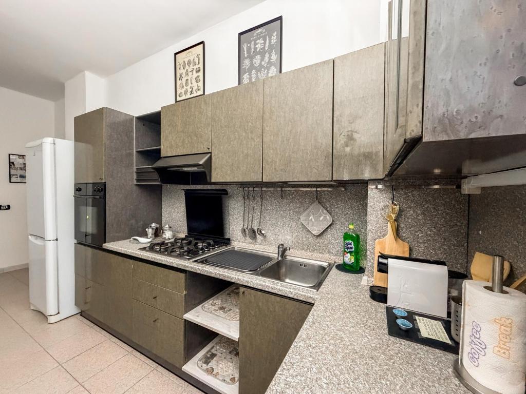 Three-room apartment 2 bedrooms with balcony 2 min from Centrale - 3