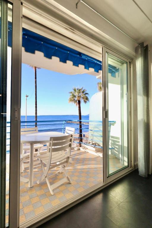La Caravelle - Apt 2 Prs - front de mer - Clim - 3