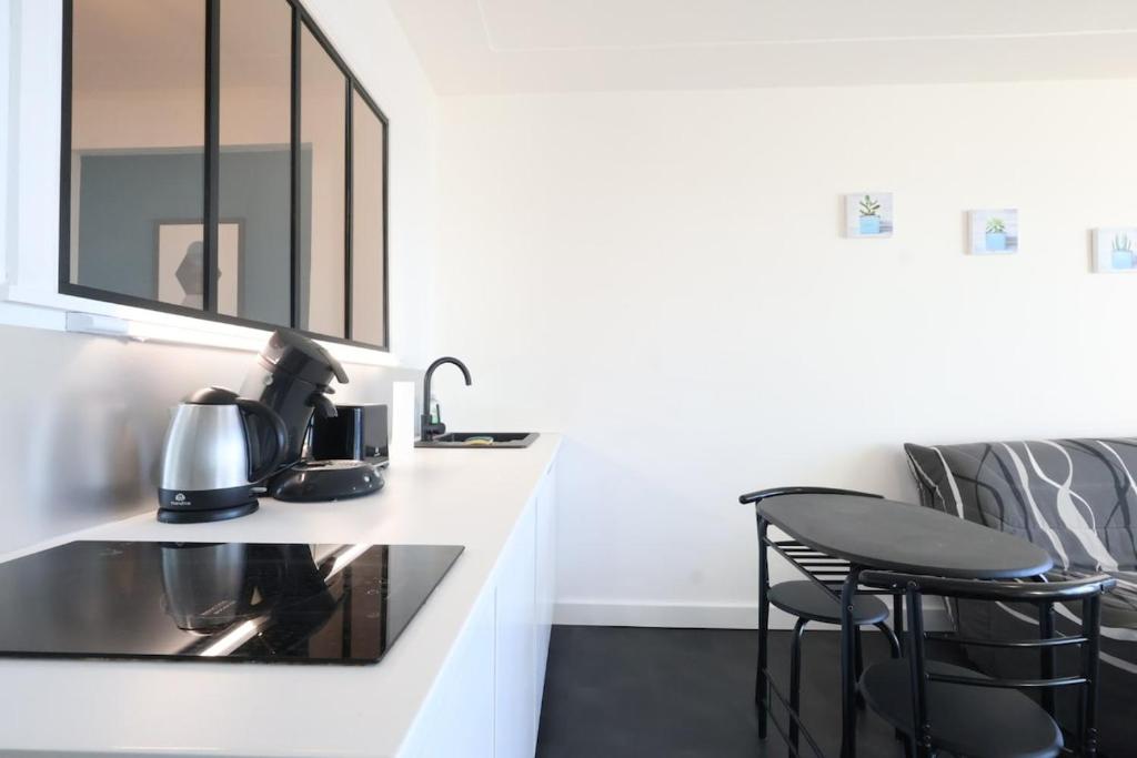 La Caravelle - Apt 2 Prs - front de mer - Clim - 5
