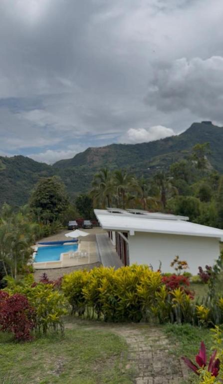 Natural Paradise overlooking the mountains - 4